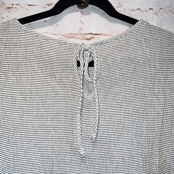 NWT Lauren Conrad flutter short sleeve stripe pullover blouse scoop neck keyhole - Picture 7 of 8